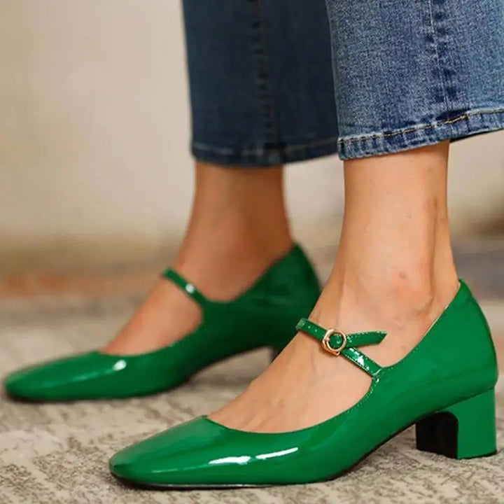 Lackierte Damen Plateau Heels mit niedrigem Absatz und Riemen