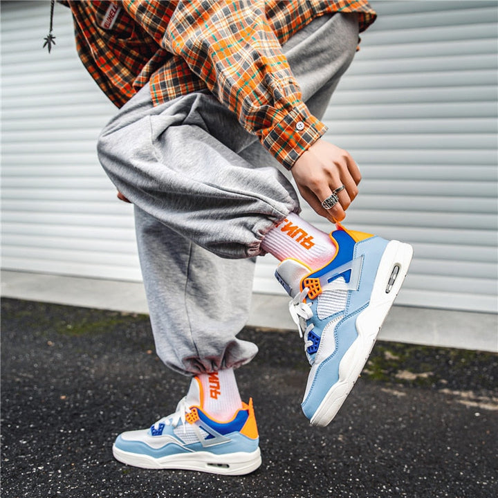 Hohe Herren-Turnschuhe im Basketball-Stil