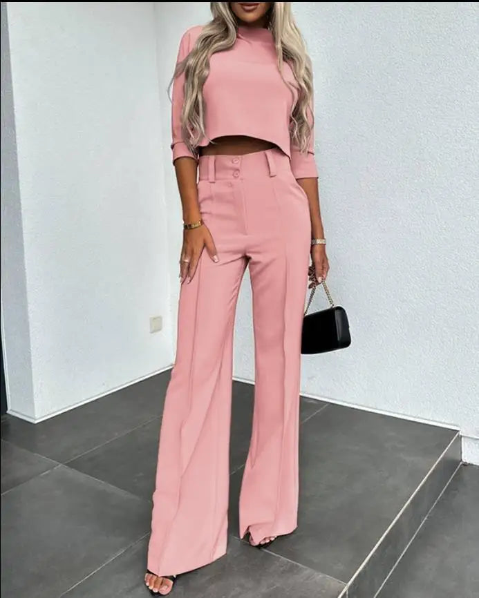 Elegantes Damenset mit kurzem Oberteil und Hose