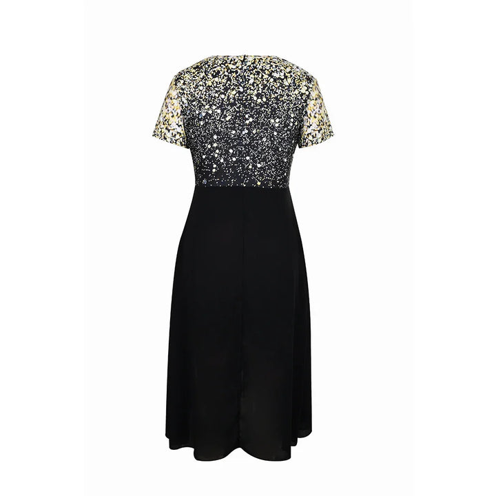 Elegantes Kleid für den Sommer mit Spitzenoberteil und ausgestelltem Unterteil