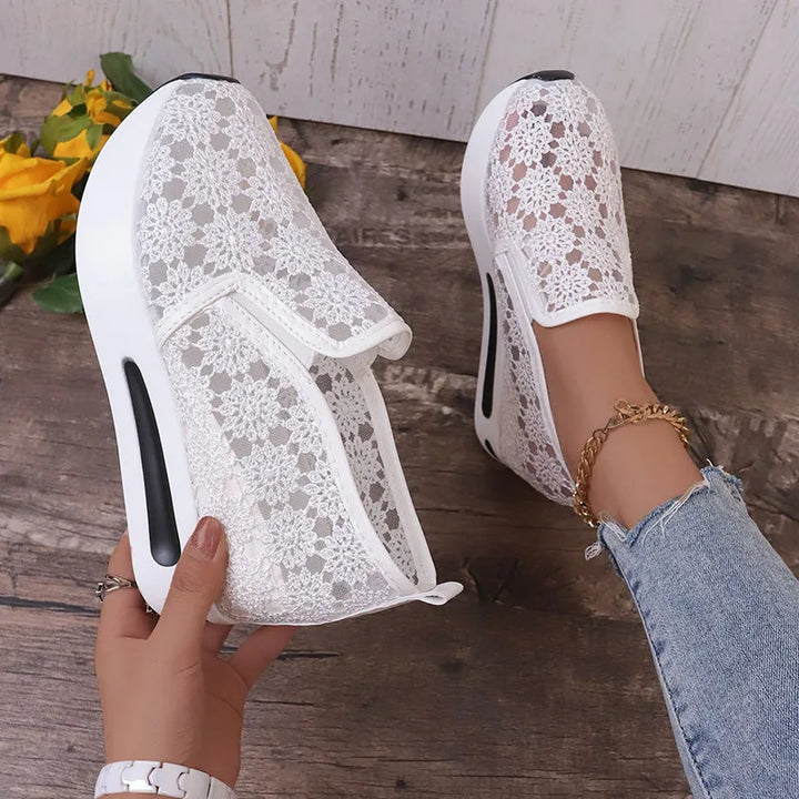 Frauen durchbrochene Plattform Slip-On Schuhe