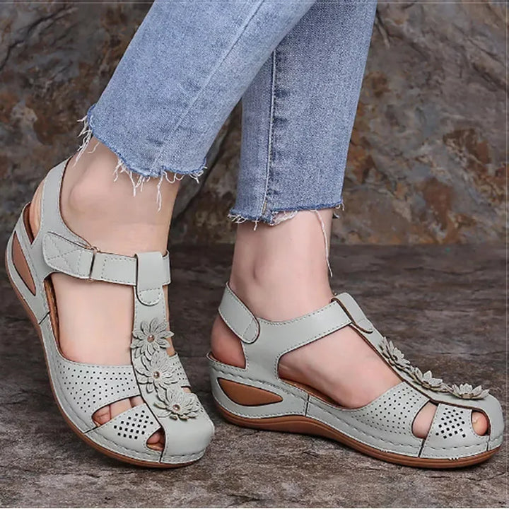 Orthopädische Damensandalen mit Blumendekoration