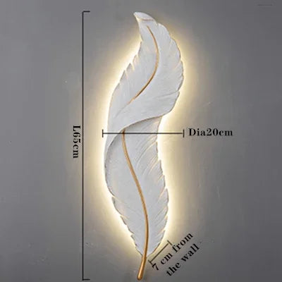 Wandleuchte in Federform – Elegantes Design mit warmem Licht