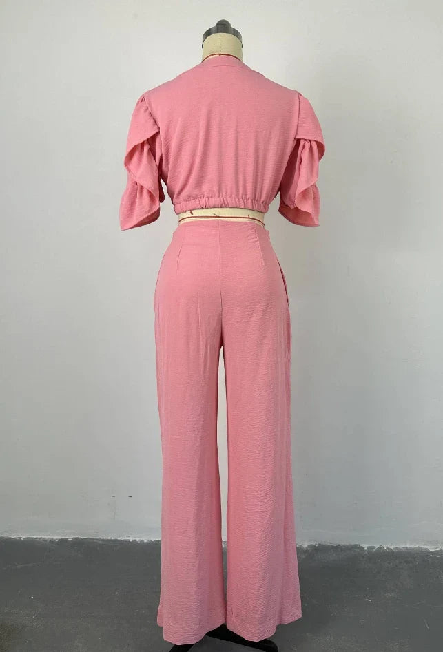 Modisches Damenset mit kurzer Bluse und weiter Hose