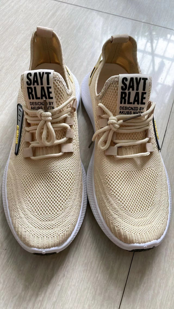 Moderne Herrensneaker mit atmungsaktivem Obermaterial