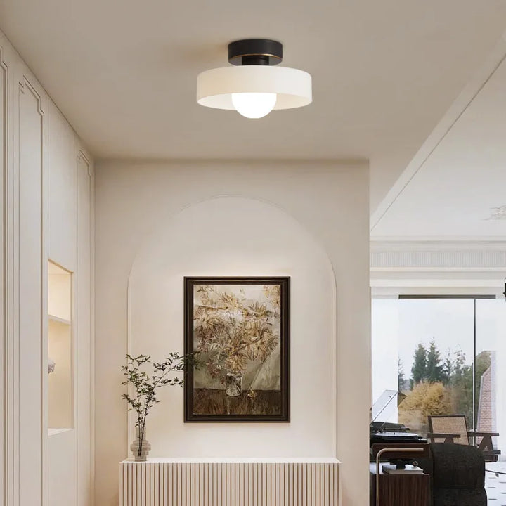 Moderne LED-Deckenleuchte – minimalistischer Deckenspiegel mit rundem Schirm