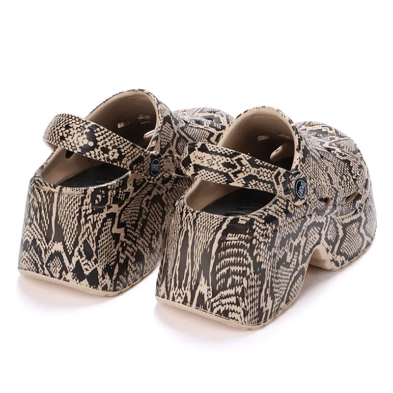 Modische Clogs-Schuhe mit Leopardenmuster