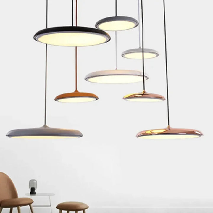 Moderne LED-Pendelleuchte mit ultraflachem Schirm – Designerleuchte für Wohn- oder Esszimmer