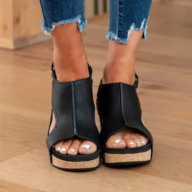 Damensandalen mit Ausschnitten