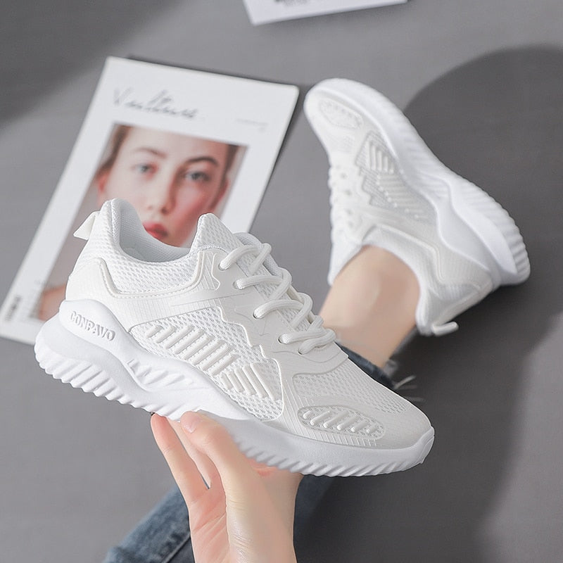 Moderne Turnschuhe für Damen