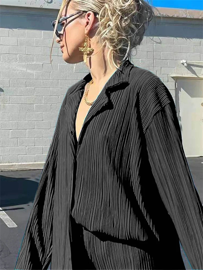 Stylisches Set mit lockerem Oberteil und weiter Hose
