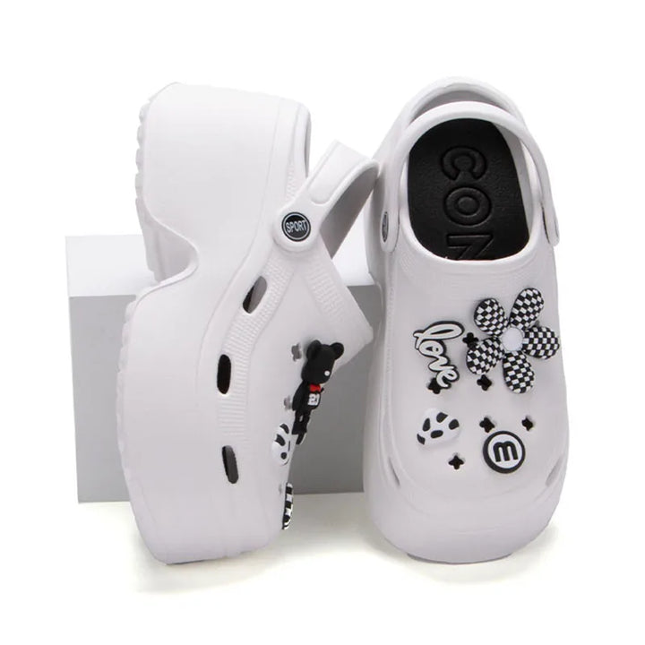 Plateau Clogs Schuhe mit dekorativen Stiften