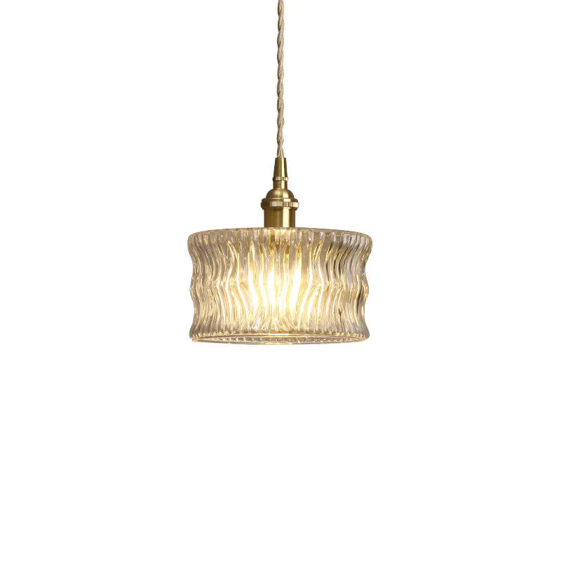 Pendelleuchte im Vintage-Stil mit gerilltem Glasschirm und Goldfinish