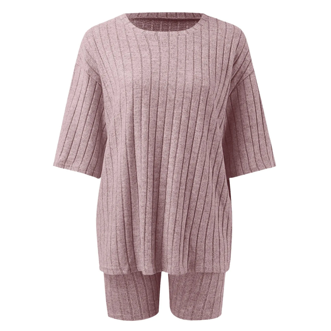 Bequemes Strickset für zu Hause mit locker sitzendem Oberteil und kurzer Hose