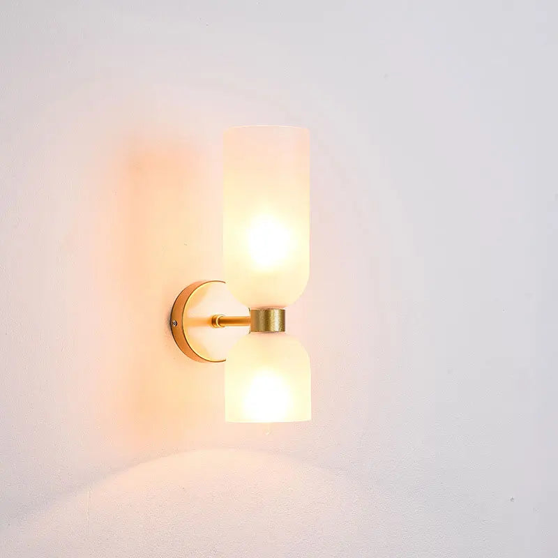 Elegante Wandleuchte mit Rauchglas und goldenem Finish – doppelte Lichtquelle