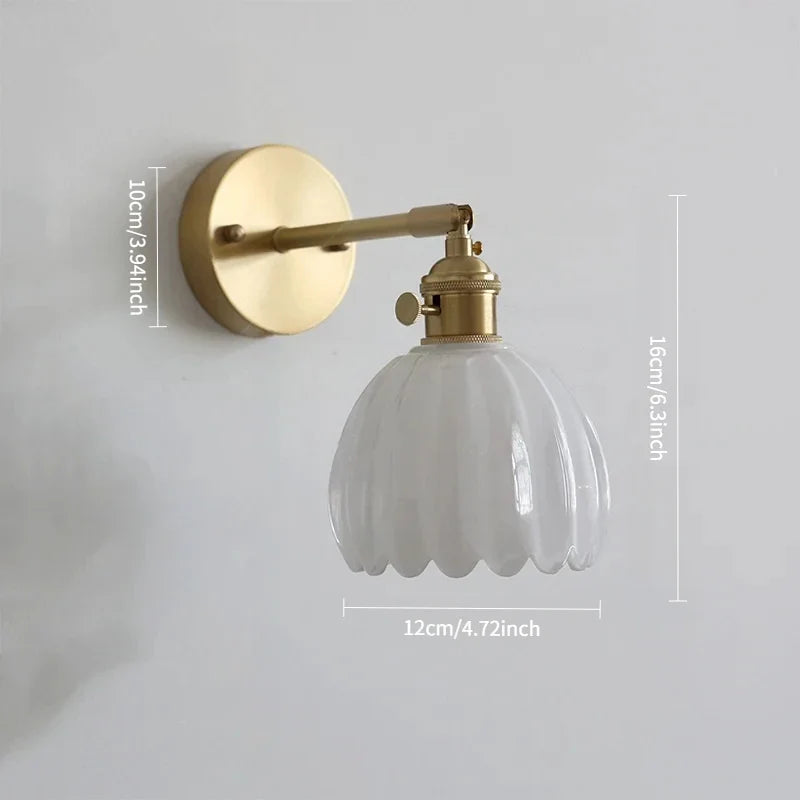 Retro-Wandleuchte mit Tulpenförmigem Glasschirm und Goldenem Finish
