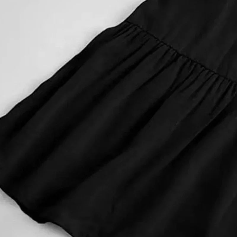 Luftiges Sommer-Minikleid mit V-Ausschnitt