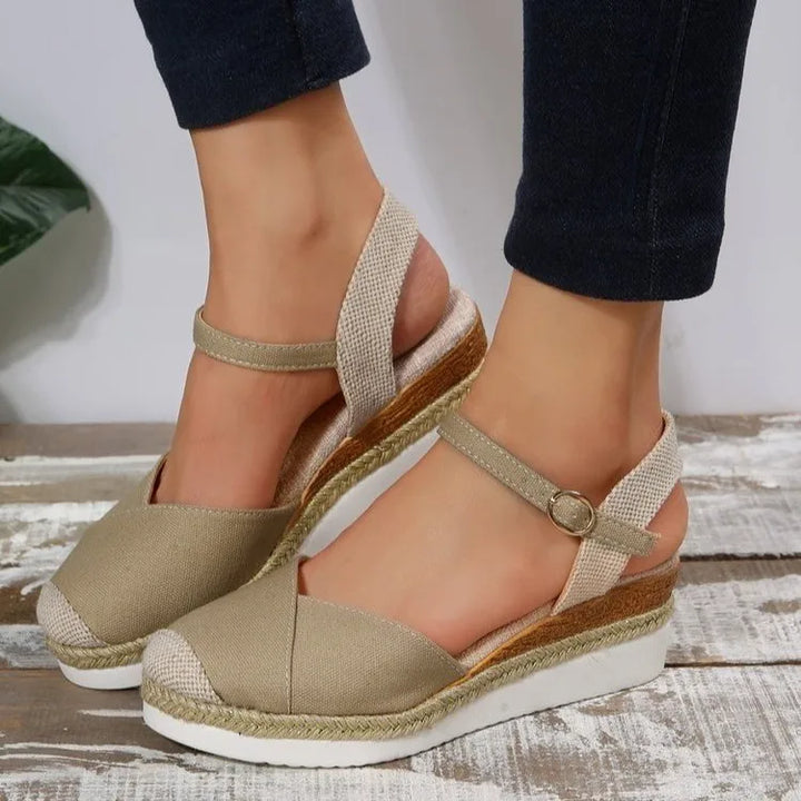 Damensandalen auf Espadrille-Plateau mit Riemen