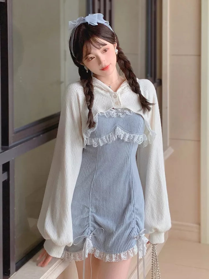 Hübsches langärmeliges Kleid mit Spitzendetails