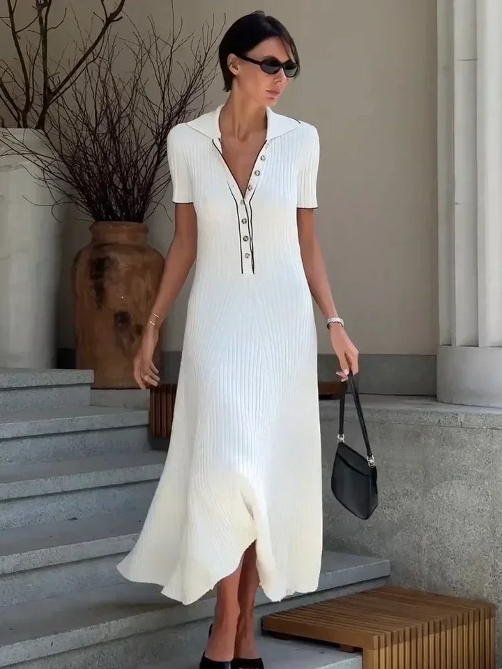 Elegantes Maxikleid aus plissiertem Stoff