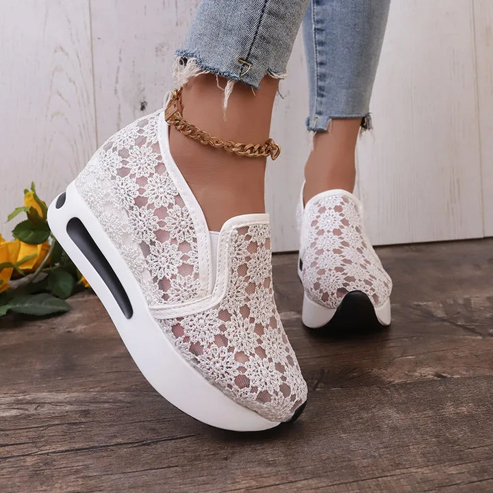 Frauen durchbrochene Plattform Slip-On Schuhe