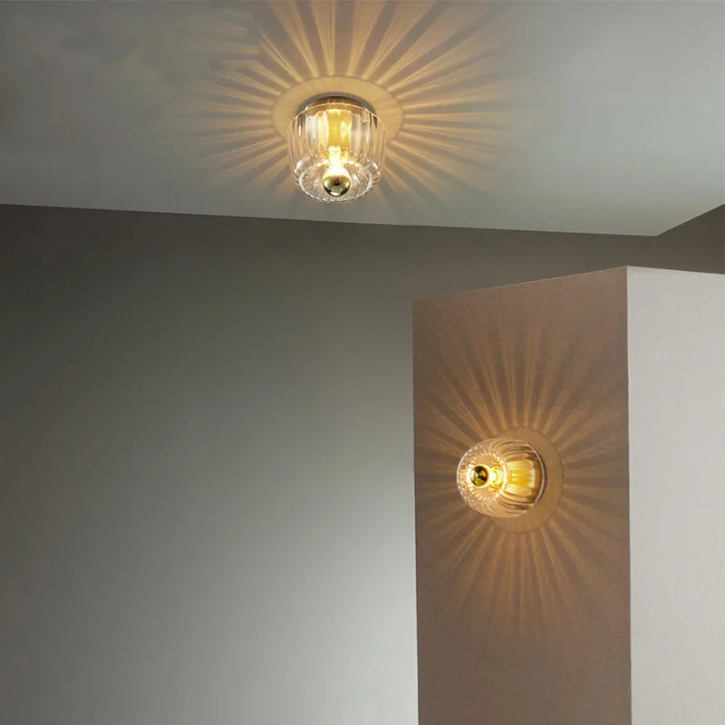 Elegante Deckenleuchte aus Glas mit Kristalldesign