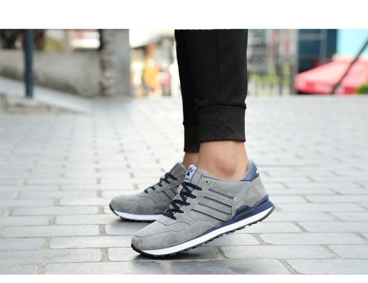 Klassische Herren-Sneakers aus Wildleder