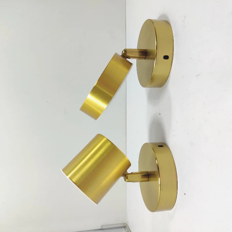 Moderne LED-Wandleuchte mit goldfarbenem Finish