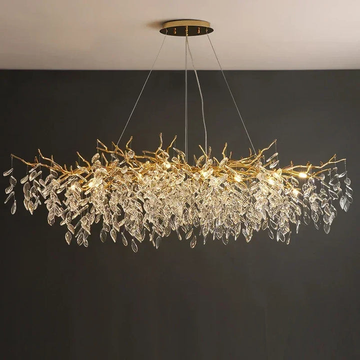 Kronleuchter mit Kristallblättern – elegantes Astdesign
