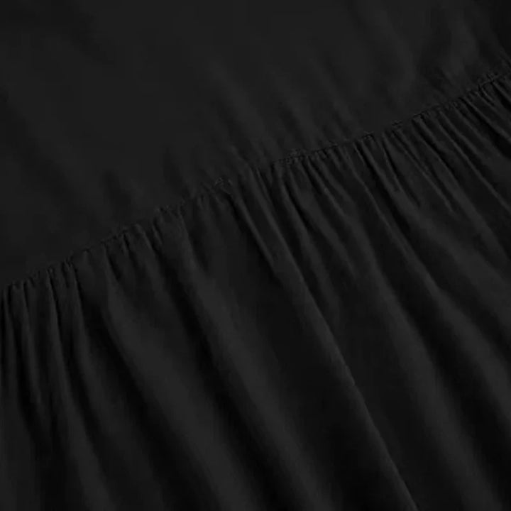 Luftiges Sommer-Minikleid mit V-Ausschnitt