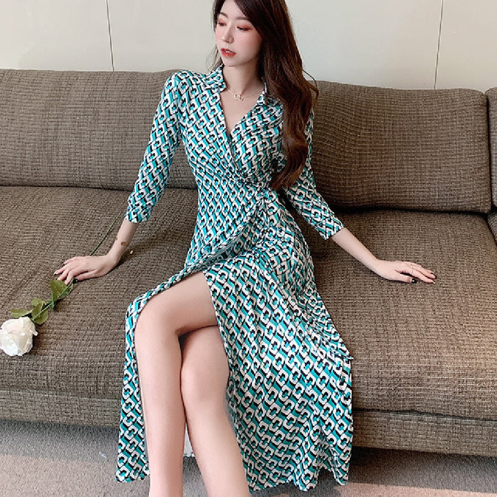 Grafisches Kleid mit Rundhalsausschnitt