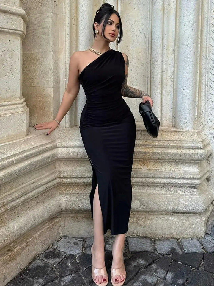 Asymmetrisches Midikleid mit Schlitz und Raffung auf einer Seite