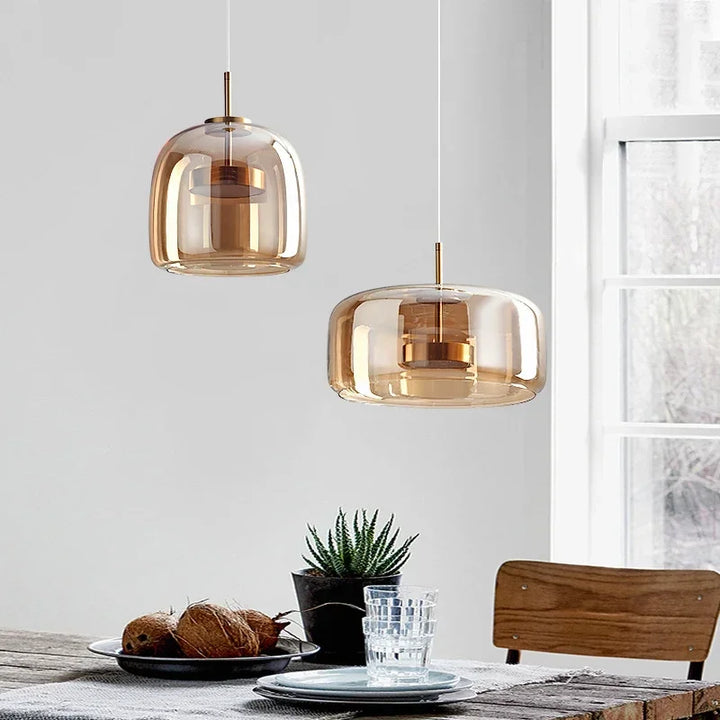 Moderne LED-Pendelleuchte aus Glas mit goldenem Finish