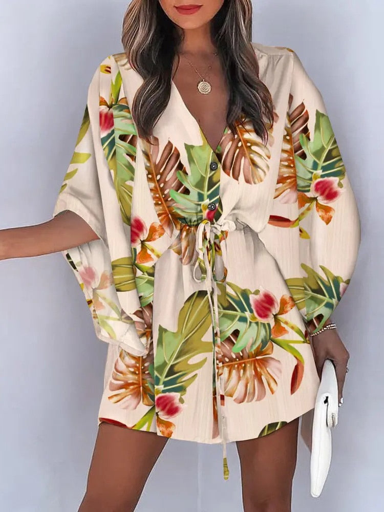 Botanisch gemustertes Kleid mit weiten Ärmeln