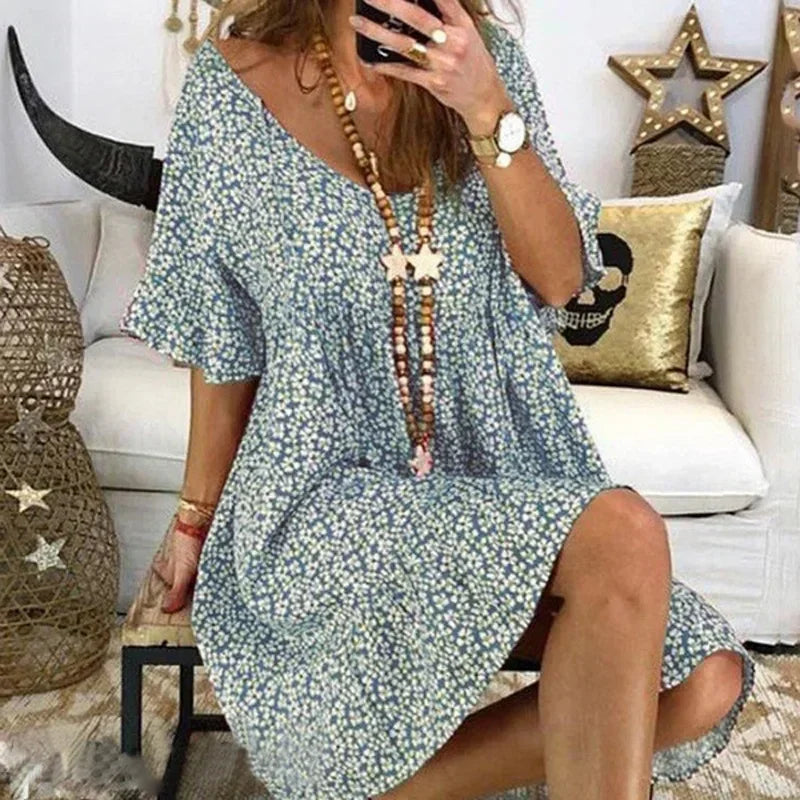 Luftiges Kleid mit floralem Muster und Rüsche