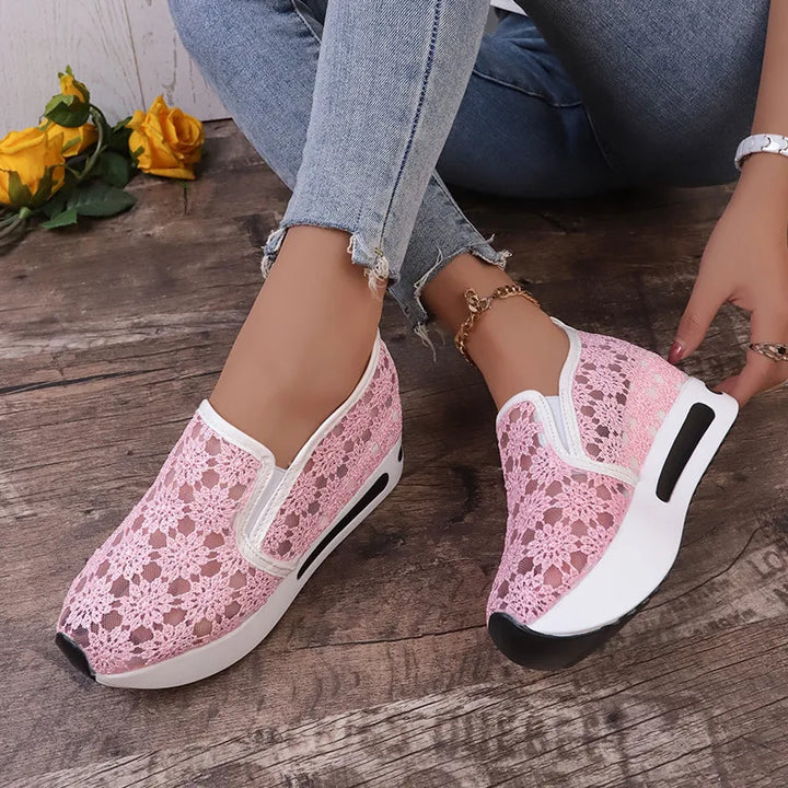 Frauen durchbrochene Plattform Slip-On Schuhe
