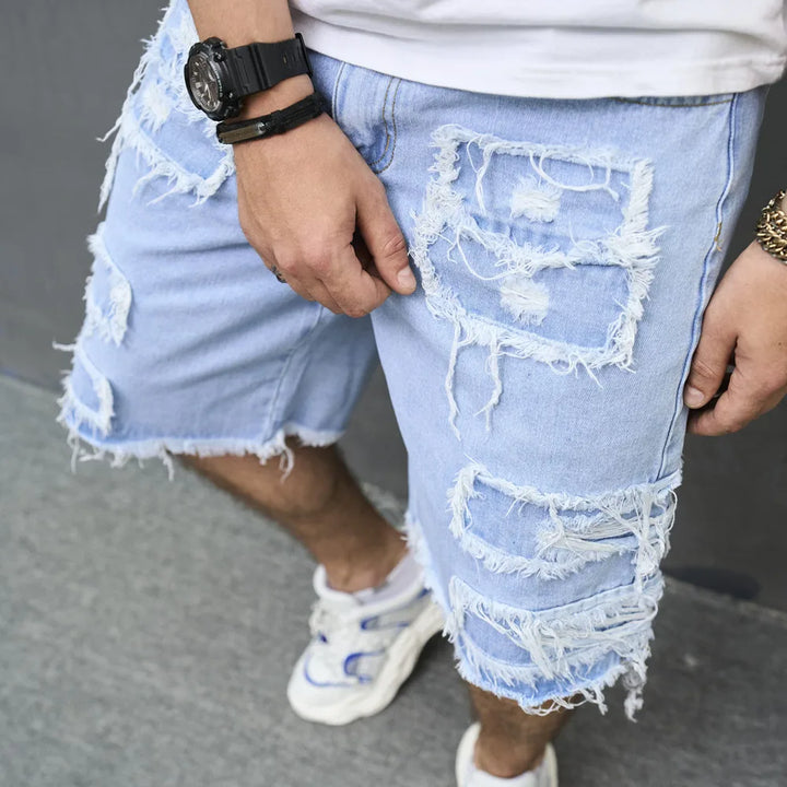 Kurze Denim-Shorts für Männer mit auffälligen Fransen