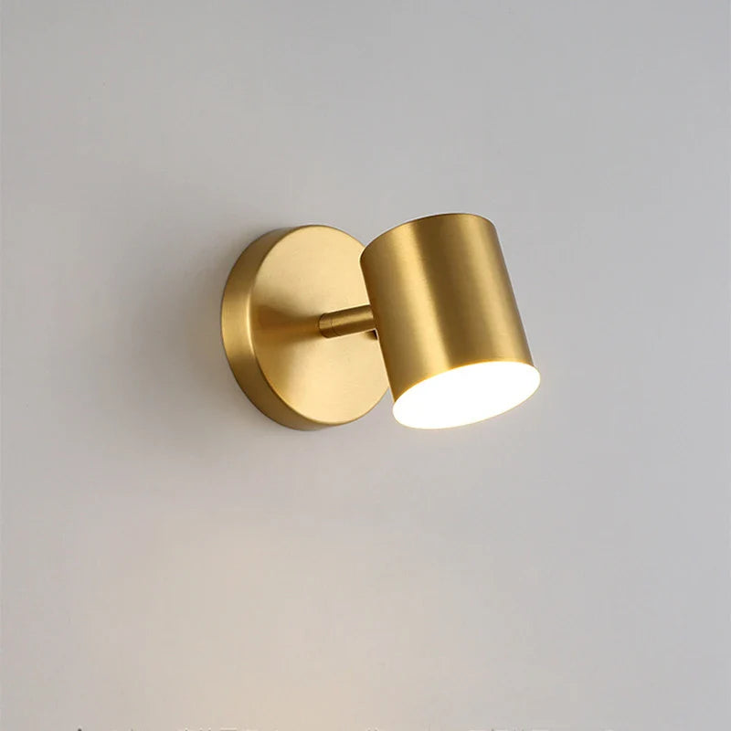 Moderne LED-Wandleuchte mit goldfarbenem Finish