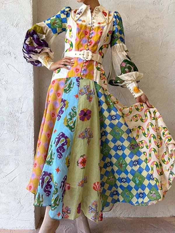 Langes Hemdblusenkleid mit buntem Print und Taillengürtel