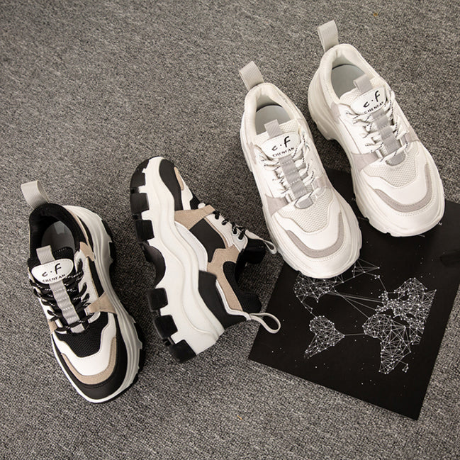Damen-Sneakers im Retro-Stil mit kontrastierenden Einsätzen