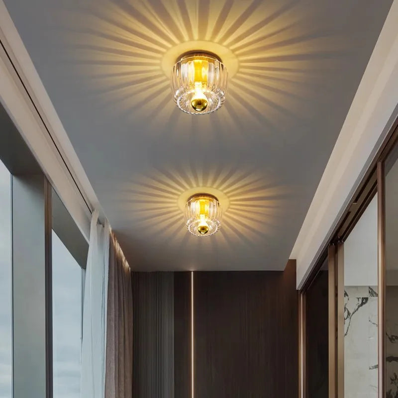 Elegante Deckenleuchte aus Glas mit Kristalldesign