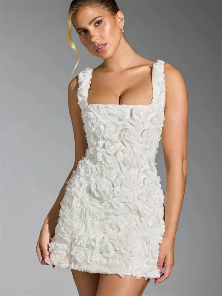 Kurzes Kleid mit 3D-Blumen und Schnürung am Rücken