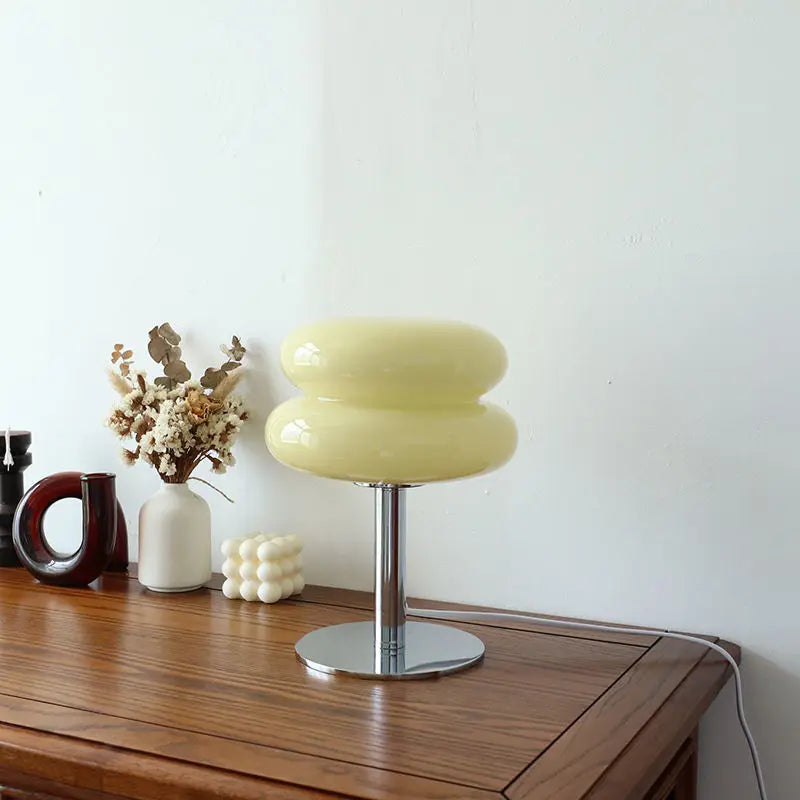 Bauhaus-Tischlampe mit Retro-Glasschirm