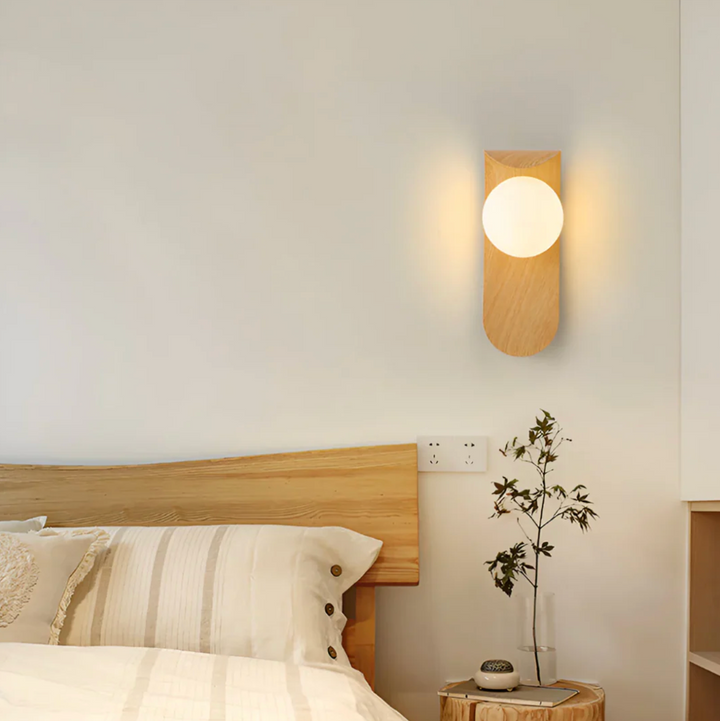 Moderne LED-Wandleuchte mit Holzelement – Wandlampe für Wohn- und Schlafzimmer