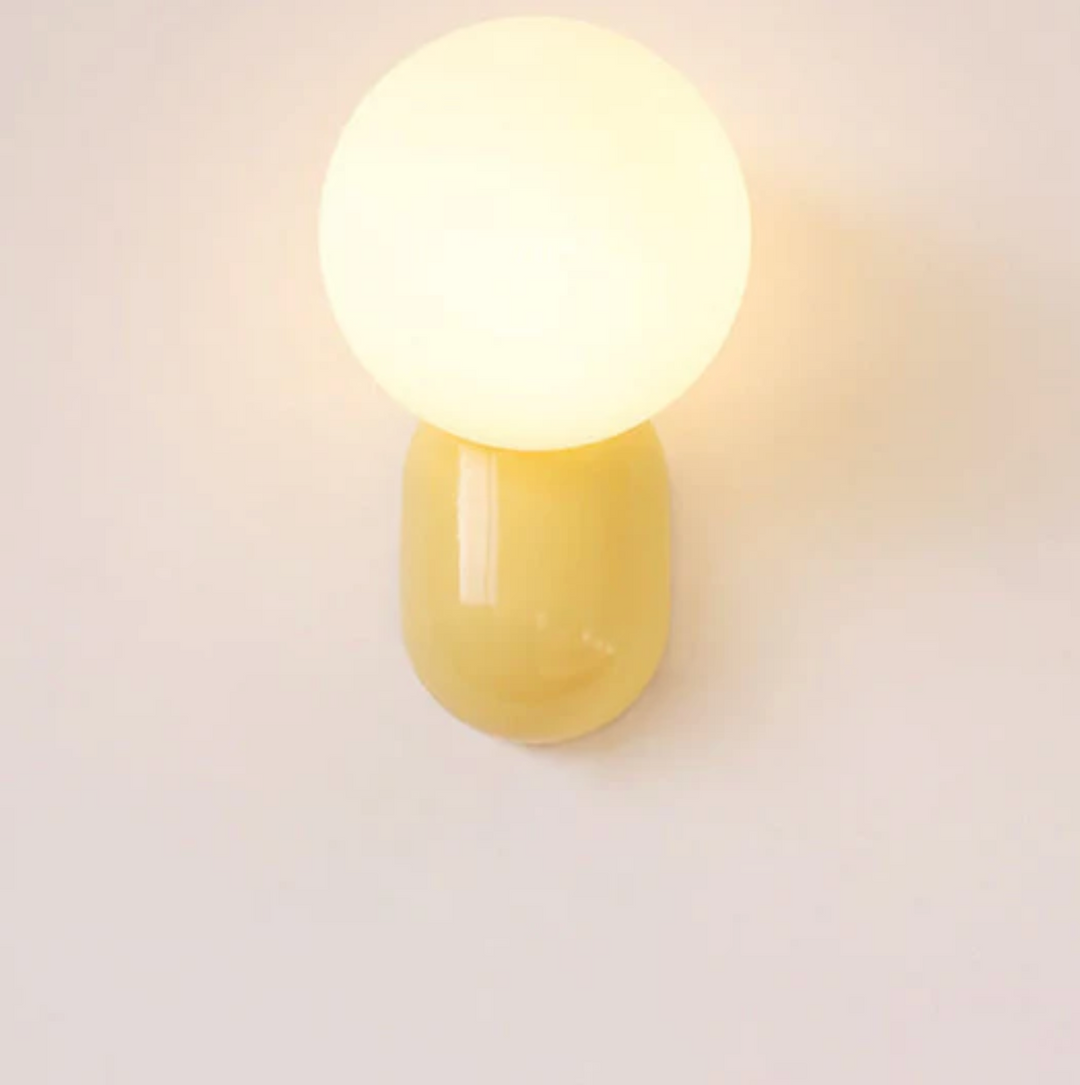 Moderne Kugelwandleuchte mit LED