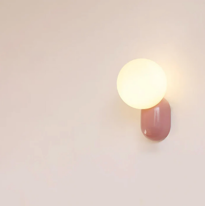 Moderne Kugelwandleuchte mit LED