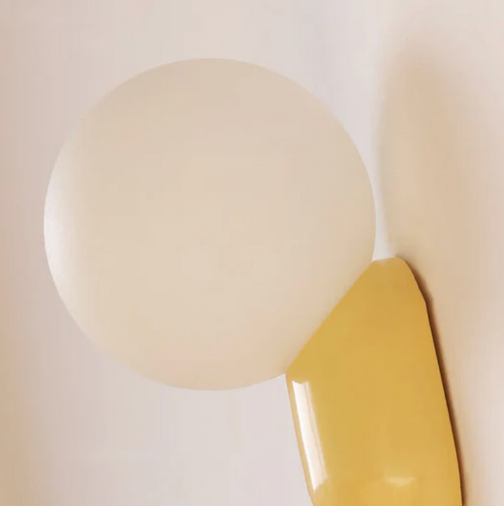 Moderne Kugelwandleuchte mit LED