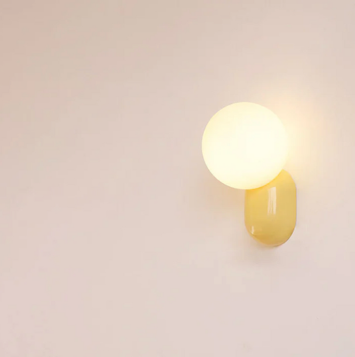 Moderne Kugelwandleuchte mit LED