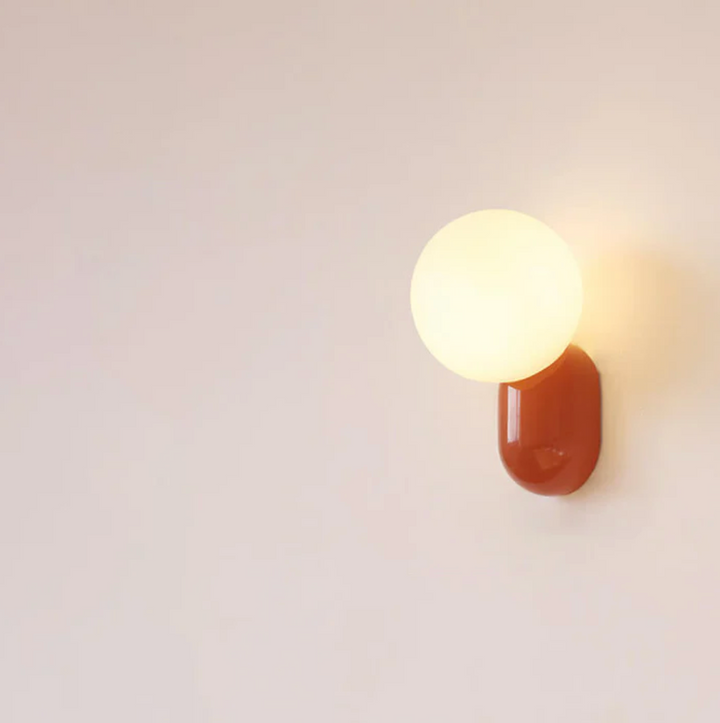Moderne Kugelwandleuchte mit LED