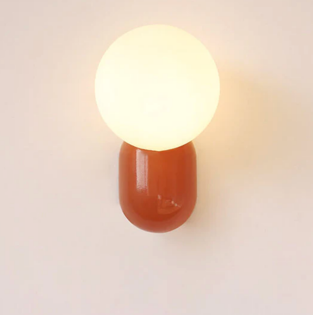 Moderne Kugelwandleuchte mit LED